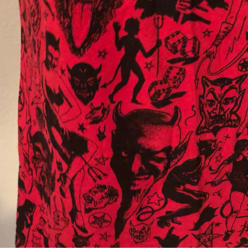 Kreepsville Vibrant Red/black Graphic Women's Tee - Picture 4 of 7
